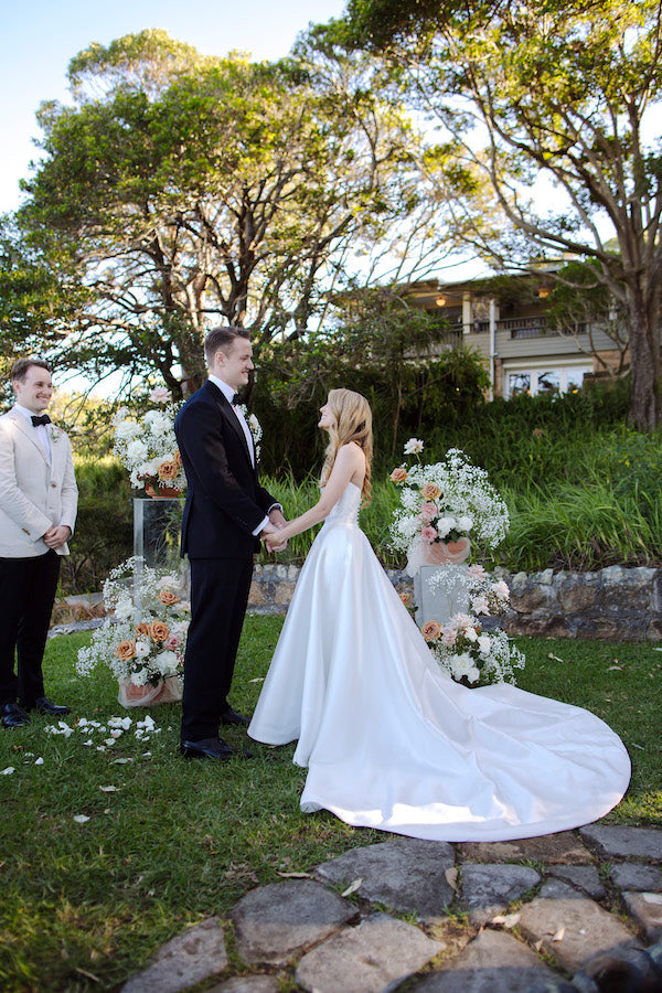 Lawn ceremony at Burnt Orange Mosman with white and toffee rose arrangements on acrylic plinths