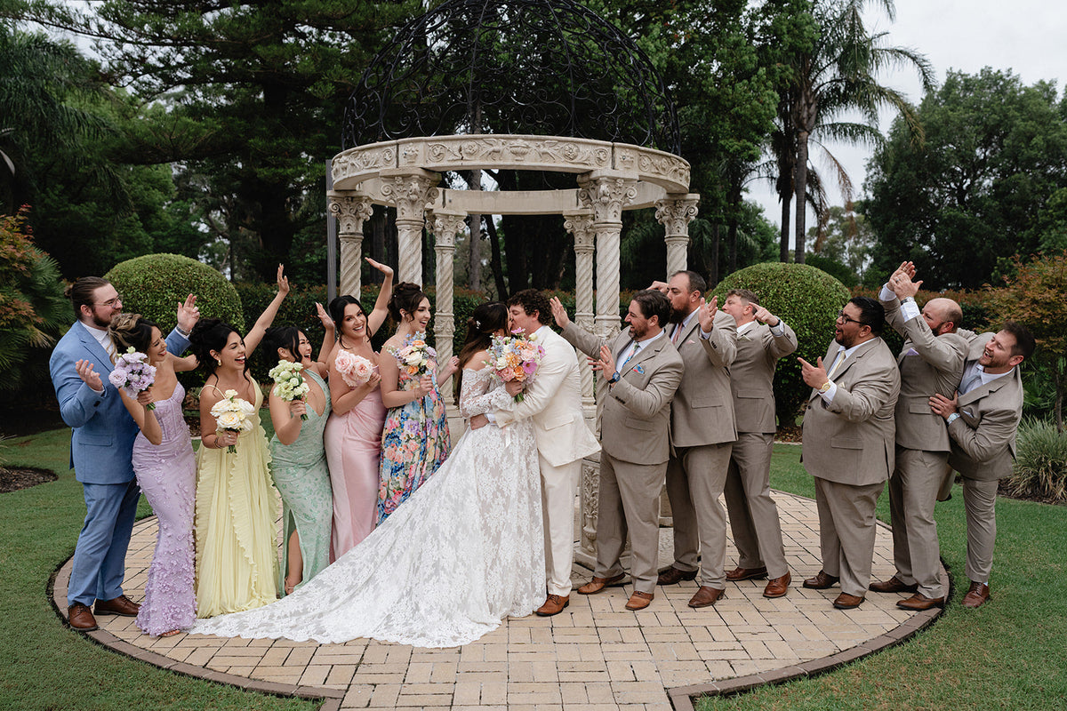 Garden ceremony at the Oatlands House rotunda with the wedding party in pastels