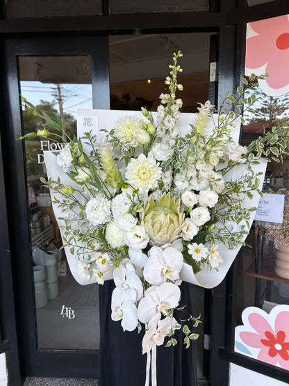 Classic &amp; White Bouquet